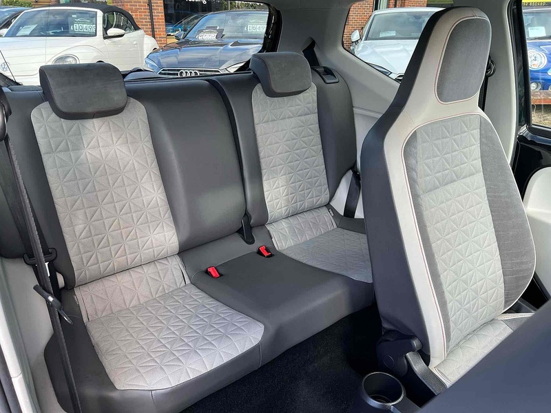 Volkswagen up! up! beats - U10002538