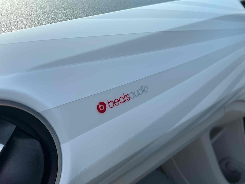 Volkswagen up! up! beats - U10002538