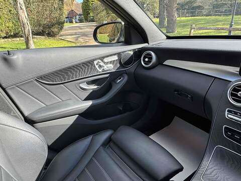 Mercedes-Benz C Class C300 AMG Line - U10002551