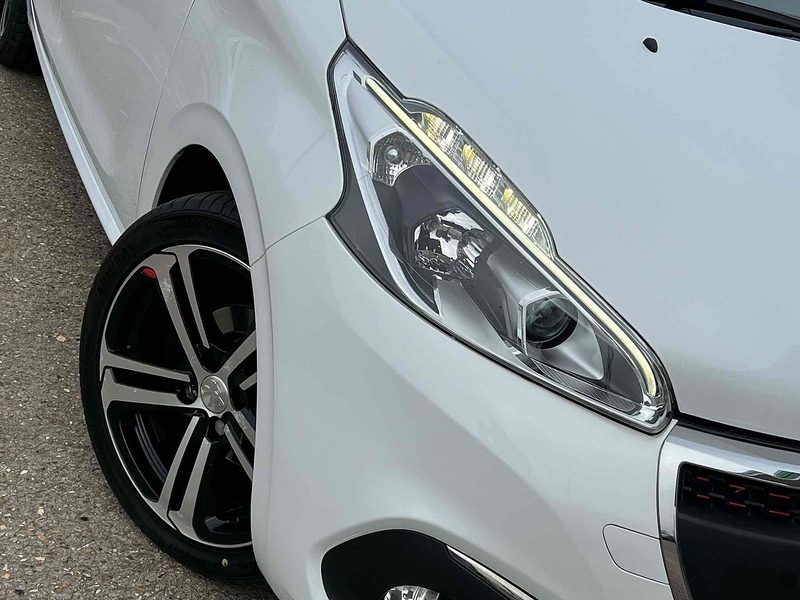 Peugeot 208 PureTech GT Line - U10002574