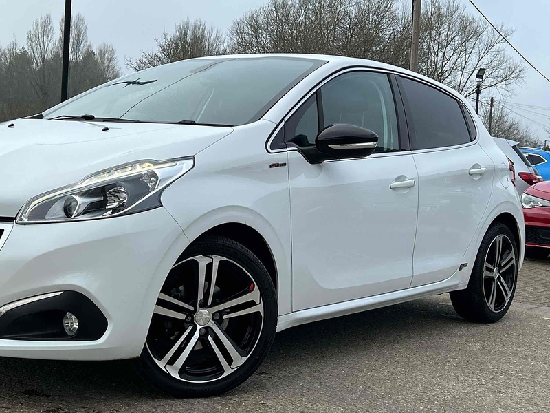 Peugeot 208 PureTech GT Line - U10002574