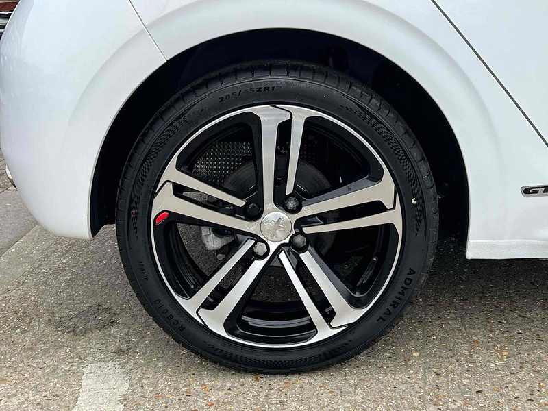 Peugeot 208 PureTech GT Line - U10002574