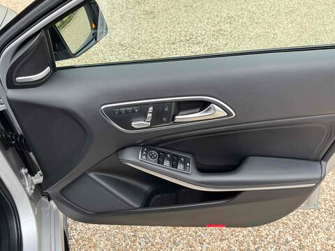 Mercedes-Benz A Class 2.0 A45 AMG (Premium) SpdS DCT 4MATIC Euro 6 (s/s) 5dr - U10002606