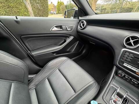 Mercedes-Benz A Class 2.0 A45 AMG (Premium) SpdS DCT 4MATIC Euro 6 (s/s) 5dr - U10002606