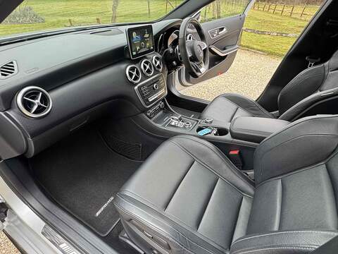 Mercedes-Benz A Class 2.0 A45 AMG (Premium) SpdS DCT 4MATIC Euro 6 (s/s) 5dr - U10002606