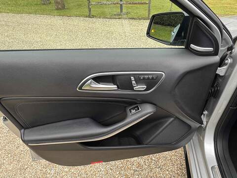 Mercedes-Benz A Class 2.0 A45 AMG (Premium) SpdS DCT 4MATIC Euro 6 (s/s) 5dr - U10002606