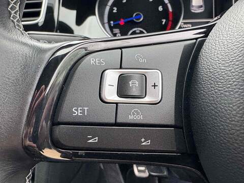 Volkswagen Golf TSI BlueMotion Tech R - U10002609