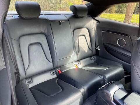 Audi A5 TDI Black Edition Plus - U10002628