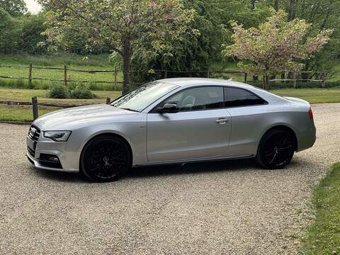 Audi A5 TDI Black Edition Plus - U10002628