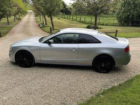 Audi A5 TDI Black Edition Plus - U10002628