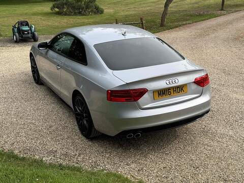 Audi A5 TDI Black Edition Plus - U10002628