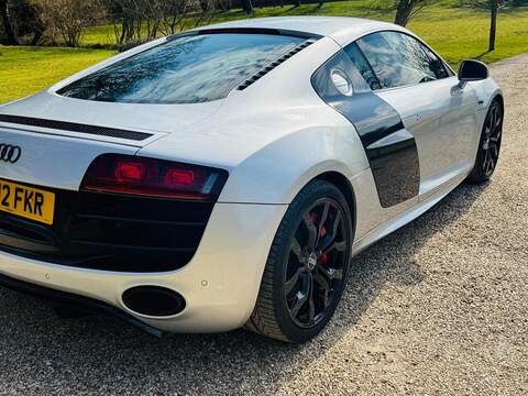 Audi R8 R8 5.2 FSI V10 R Tronic quattro Euro 5 2dr - U10002634