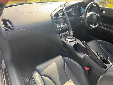 Audi R8 R8 5.2 FSI V10 R Tronic quattro Euro 5 2dr - U10002634