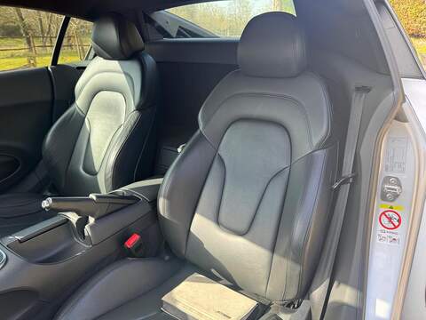 Audi R8 R8 5.2 FSI V10 R Tronic quattro Euro 5 2dr - U10002634