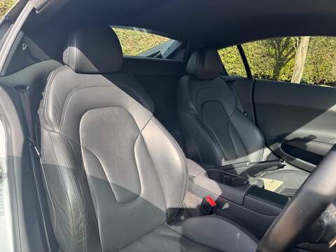 Audi R8 R8 5.2 FSI V10 R Tronic quattro Euro 5 2dr - U10002634