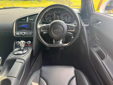 Audi R8 R8 5.2 FSI V10 R Tronic quattro Euro 5 2dr - U10002634