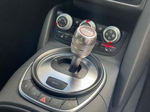 Audi R8 R8 5.2 FSI V10 R Tronic quattro Euro 5 2dr - U10002634