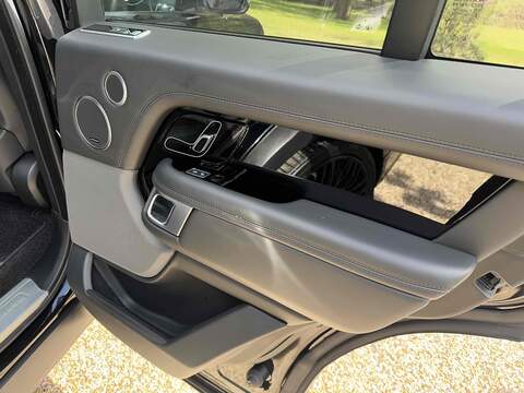 Land Rover Range Rover Range Rover 3.0 SD V6 Vogue SE Auto 4WD Euro 6 (s/s) 5dr - U10002670