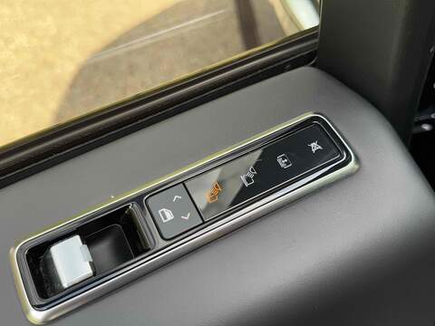 Land Rover Range Rover Range Rover 3.0 SD V6 Vogue SE Auto 4WD Euro 6 (s/s) 5dr - U10002670