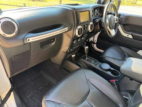 Jeep Wrangler CRD Overland - U10002673