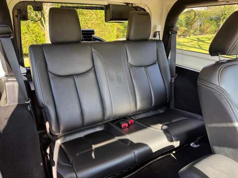 Jeep Wrangler CRD Overland - U10002673