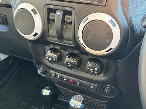 Jeep Wrangler CRD Overland - U10002673
