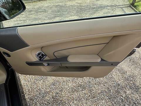 Aston Martin DB9 DB9 6.0 V12 T-TronicII Euro 6 2dr - U10002707