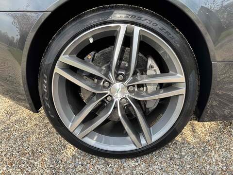 Aston Martin DB9 DB9 6.0 V12 T-TronicII Euro 6 2dr - U10002707