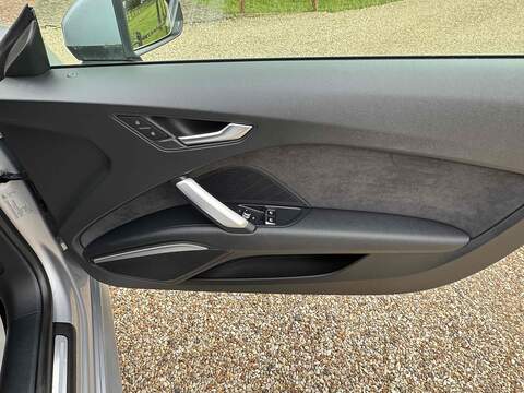 Audi TT TFSI S line - U10002715