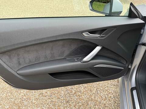 Audi TT TFSI S line - U10002715