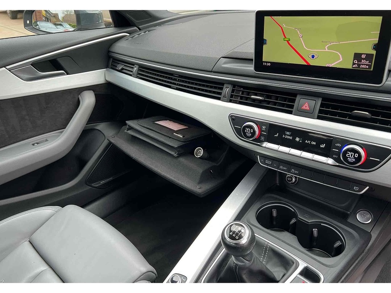 Audi A4 Avant TFSI S line - U10002726