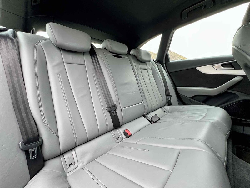 Audi A4 Avant TFSI S line - U10002726