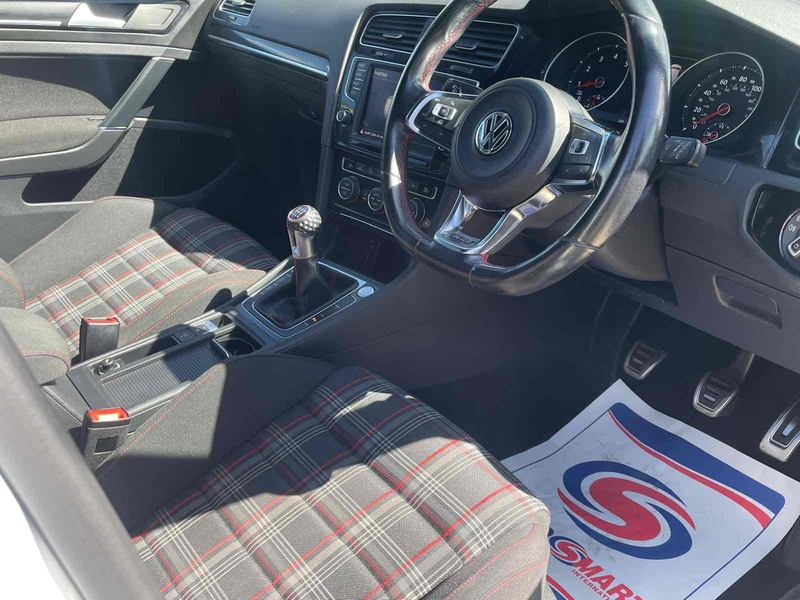 Volkswagen Golf TSI BlueMotion Tech GTI Performance - U10002730