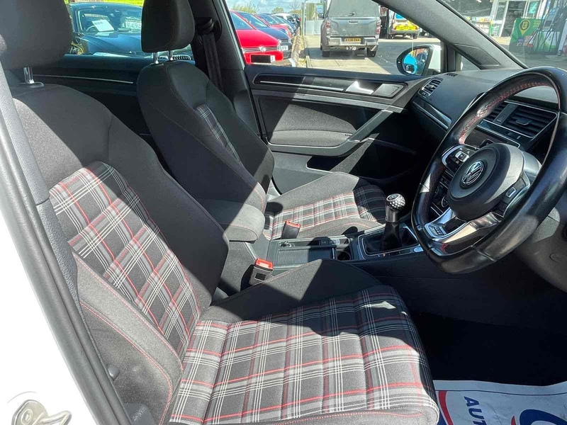 Volkswagen Golf TSI BlueMotion Tech GTI Performance - U10002730