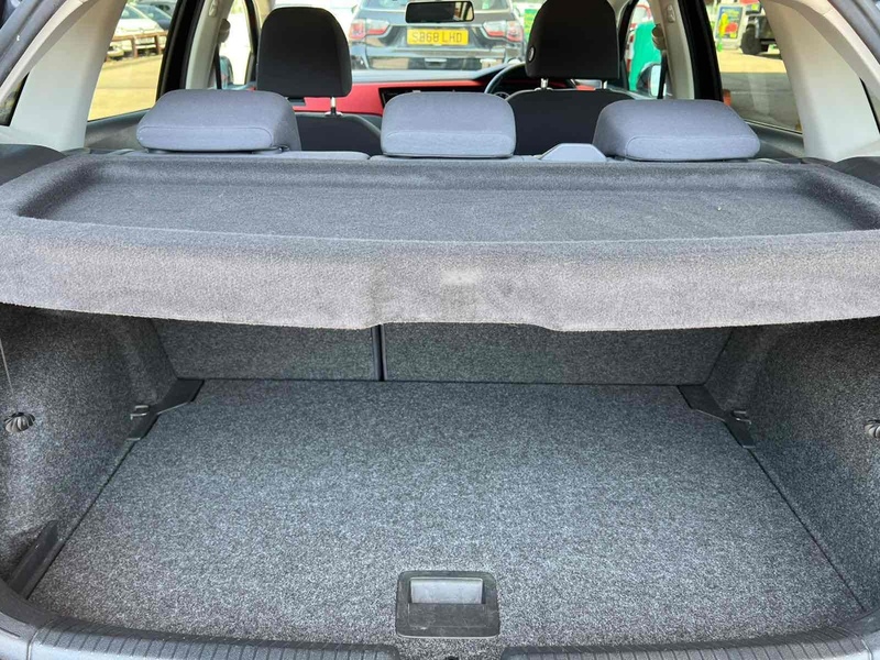 Volkswagen Polo TSI beats - U10002775