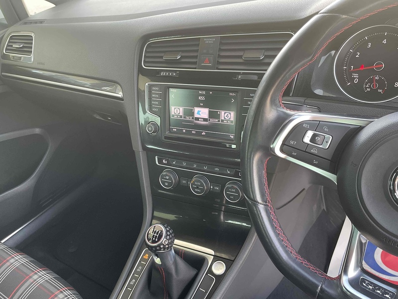 Volkswagen Golf TSI BlueMotion Tech GTI - U10002805