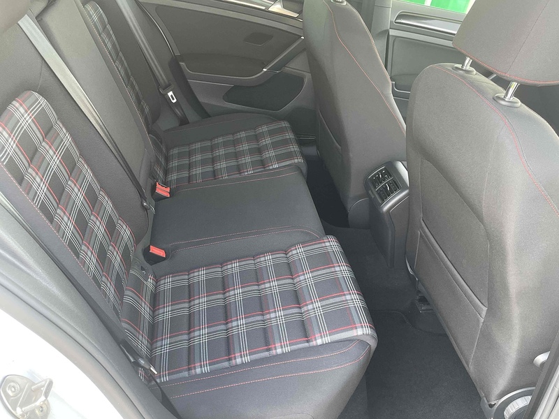 Volkswagen Golf TSI BlueMotion Tech GTI - U10002805