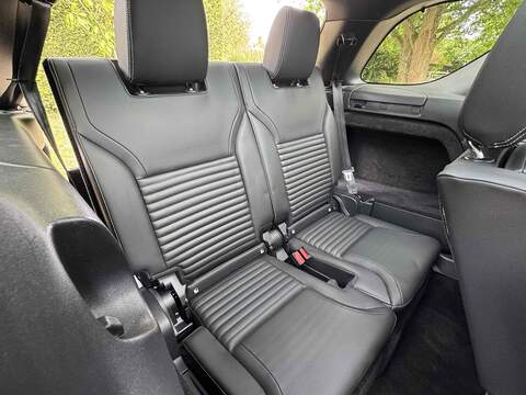 Land Rover Discovery P300 R-Dynamic SE - U10002807