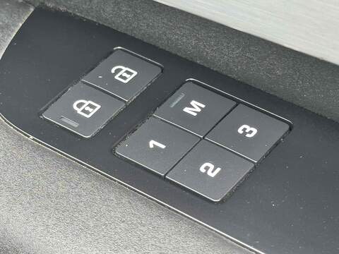 Land Rover Discovery P300 R-Dynamic SE - U10002807