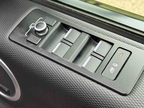 Land Rover Discovery P300 R-Dynamic SE - U10002807