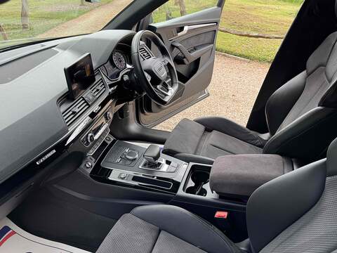 Audi Q5 TFSI Black Edition - U10002808