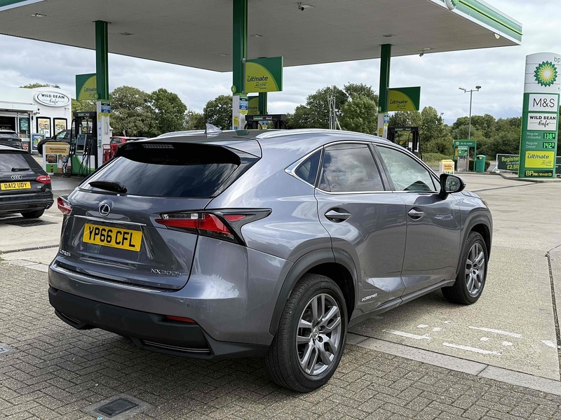 Lexus NX NX 2.5 300h Luxury E-CVT 4WD Euro 6 (s/s) 5dr - U10002810