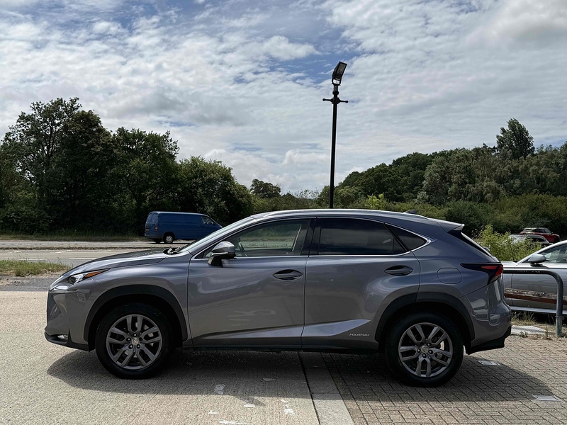 Lexus NX NX 2.5 300h Luxury E-CVT 4WD Euro 6 (s/s) 5dr - U10002810