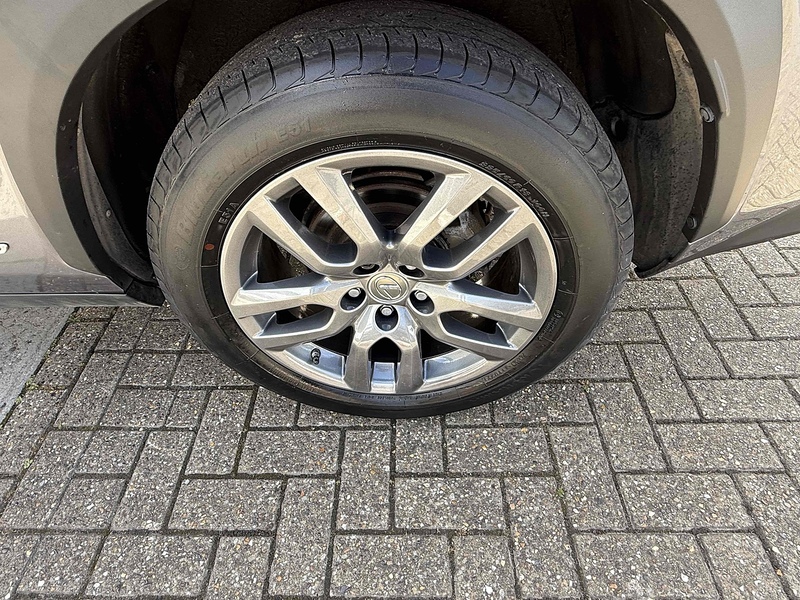 Lexus NX NX 2.5 300h Luxury E-CVT 4WD Euro 6 (s/s) 5dr - U10002810