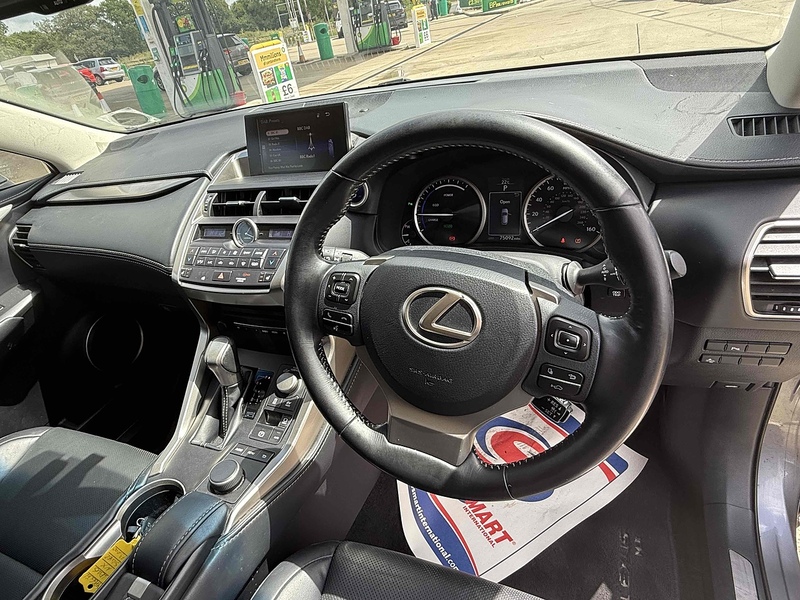 Lexus NX NX 2.5 300h Luxury E-CVT 4WD Euro 6 (s/s) 5dr - U10002810