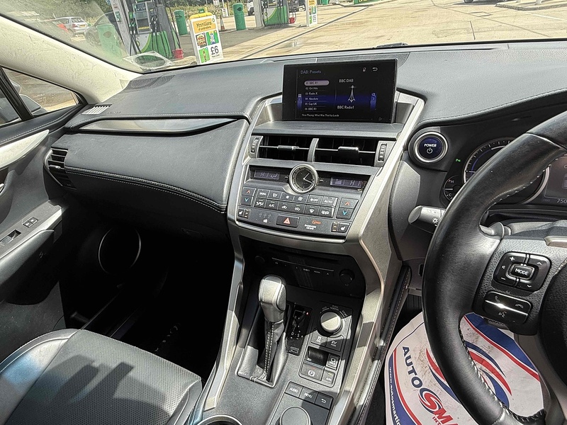 Lexus NX NX 2.5 300h Luxury E-CVT 4WD Euro 6 (s/s) 5dr - U10002810