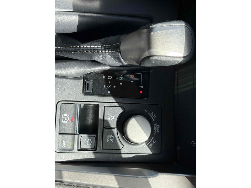 Lexus NX NX 2.5 300h Luxury E-CVT 4WD Euro 6 (s/s) 5dr - U10002810