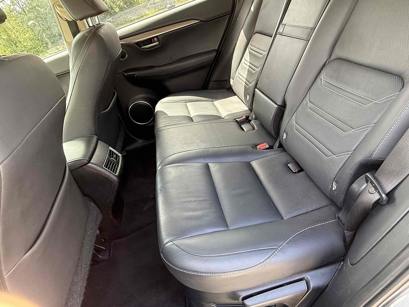 Lexus NX NX 2.5 300h Luxury E-CVT 4WD Euro 6 (s/s) 5dr - U10002810