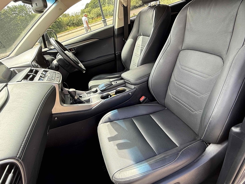 Lexus NX NX 2.5 300h Luxury E-CVT 4WD Euro 6 (s/s) 5dr - U10002810