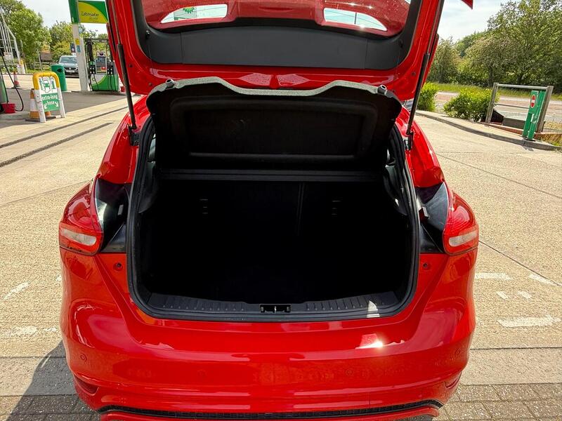 Ford Focus 1.0T EcoBoost ST-Line Euro 6 (s/s) 5dr - U10002811